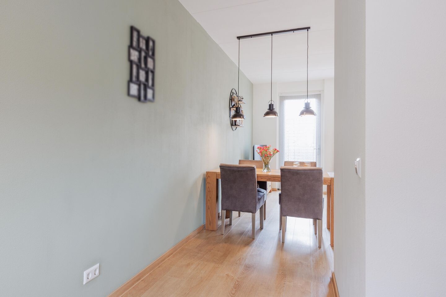 Tussenwoning te koop: Burg. Moonshof 38, Raamsdonk