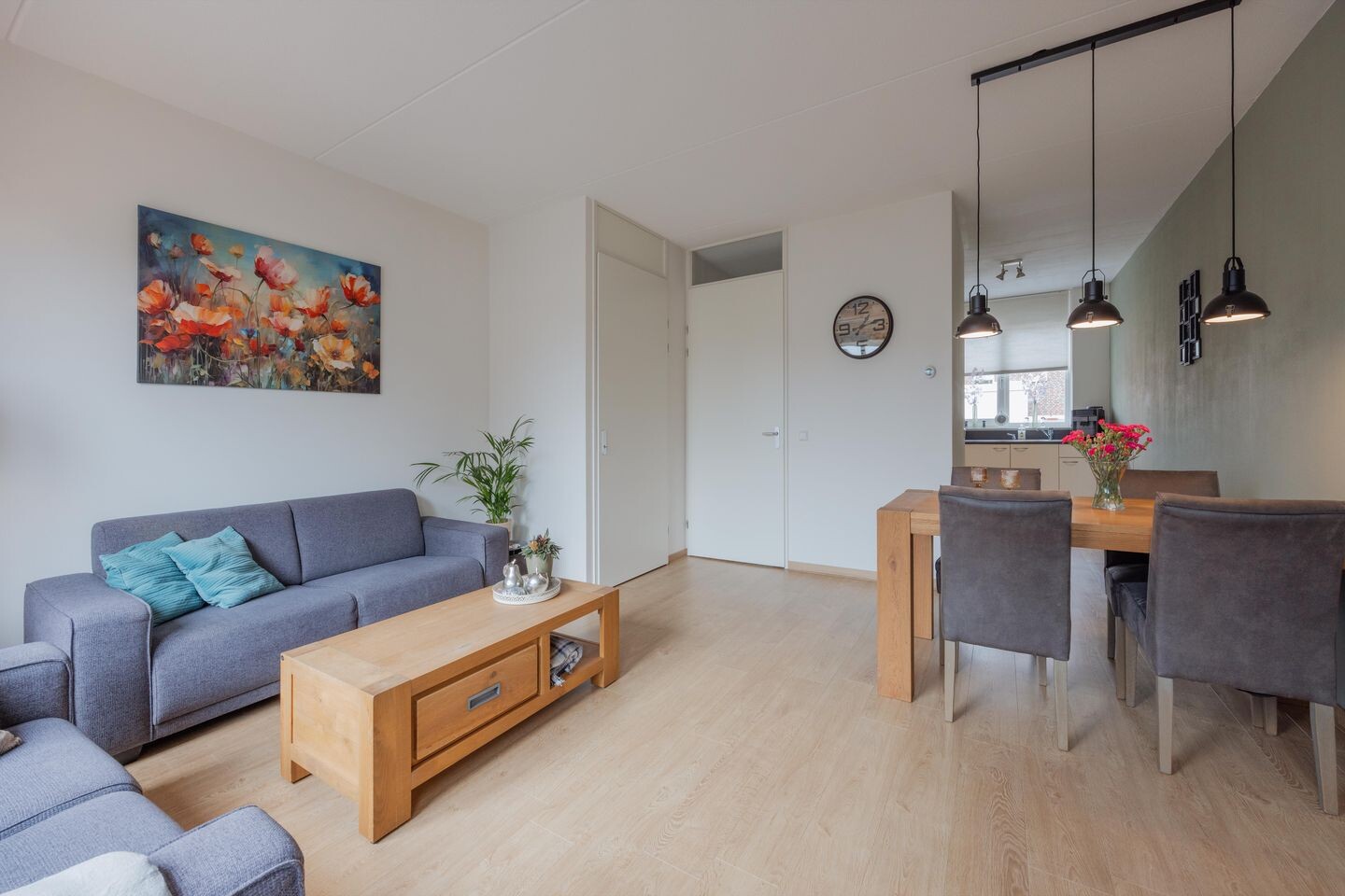 Tussenwoning te koop: Burg. Moonshof 38, Raamsdonk