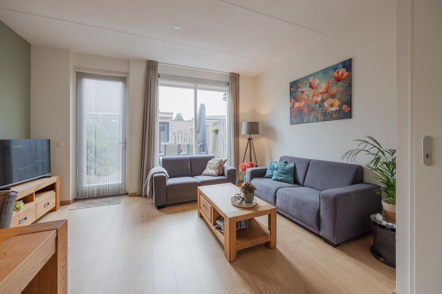 Tussenwoning te koop: Burg. Moonshof 38, Raamsdonk