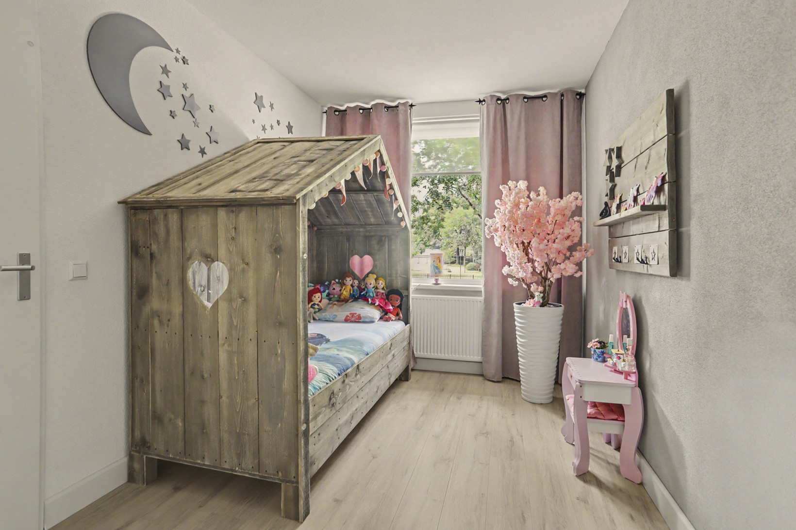 Tussenwoning te koop: Mahlerstraat 230, Tilburg