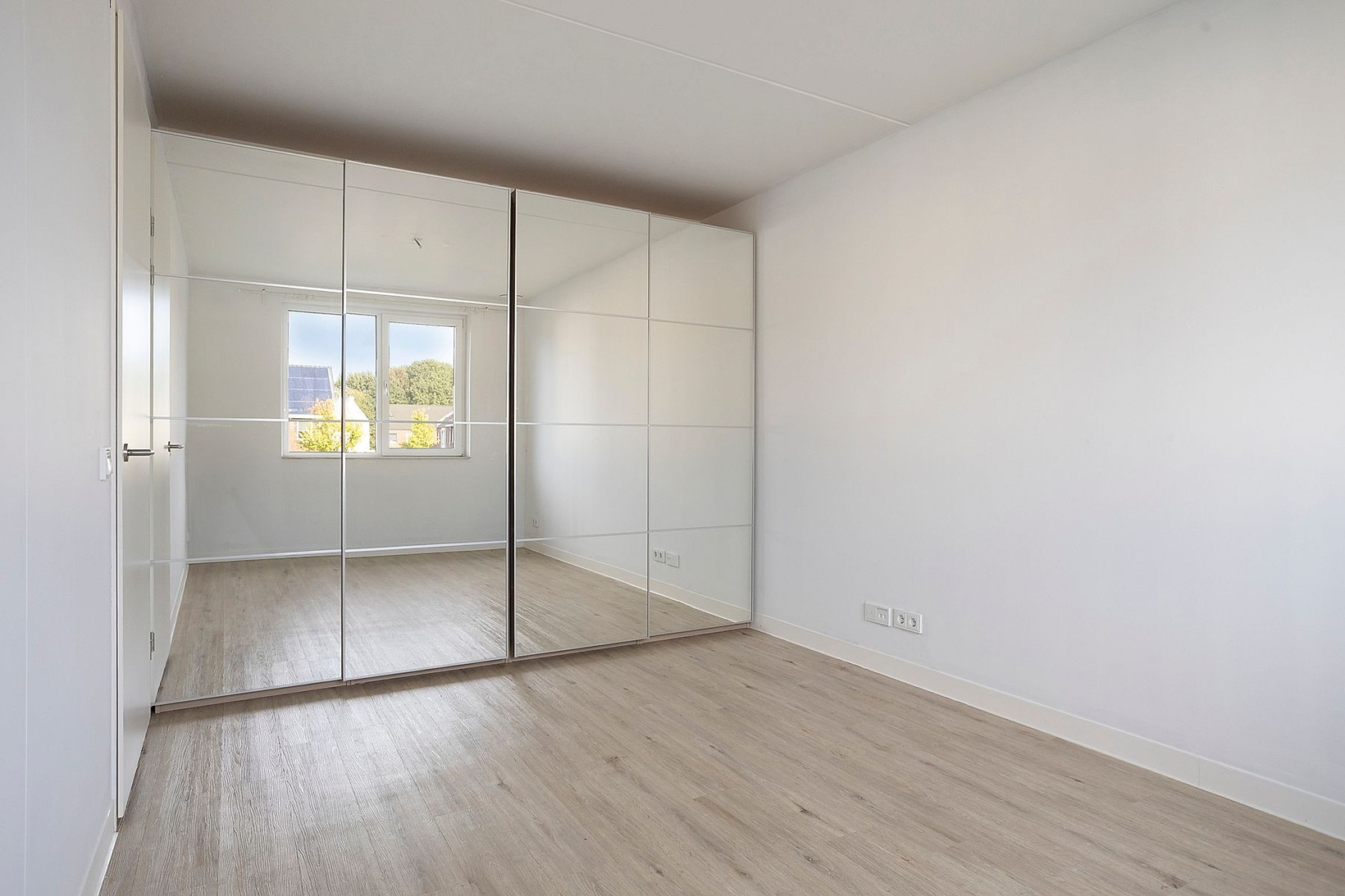 Tussenwoning te koop: Jac. van Vollenhovenstraat 245, Tilburg