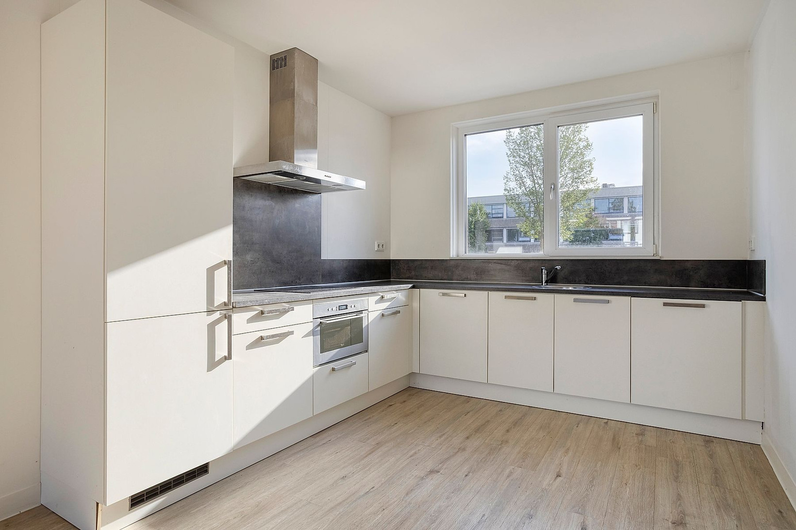 Tussenwoning te koop: Jac. van Vollenhovenstraat 245, Tilburg