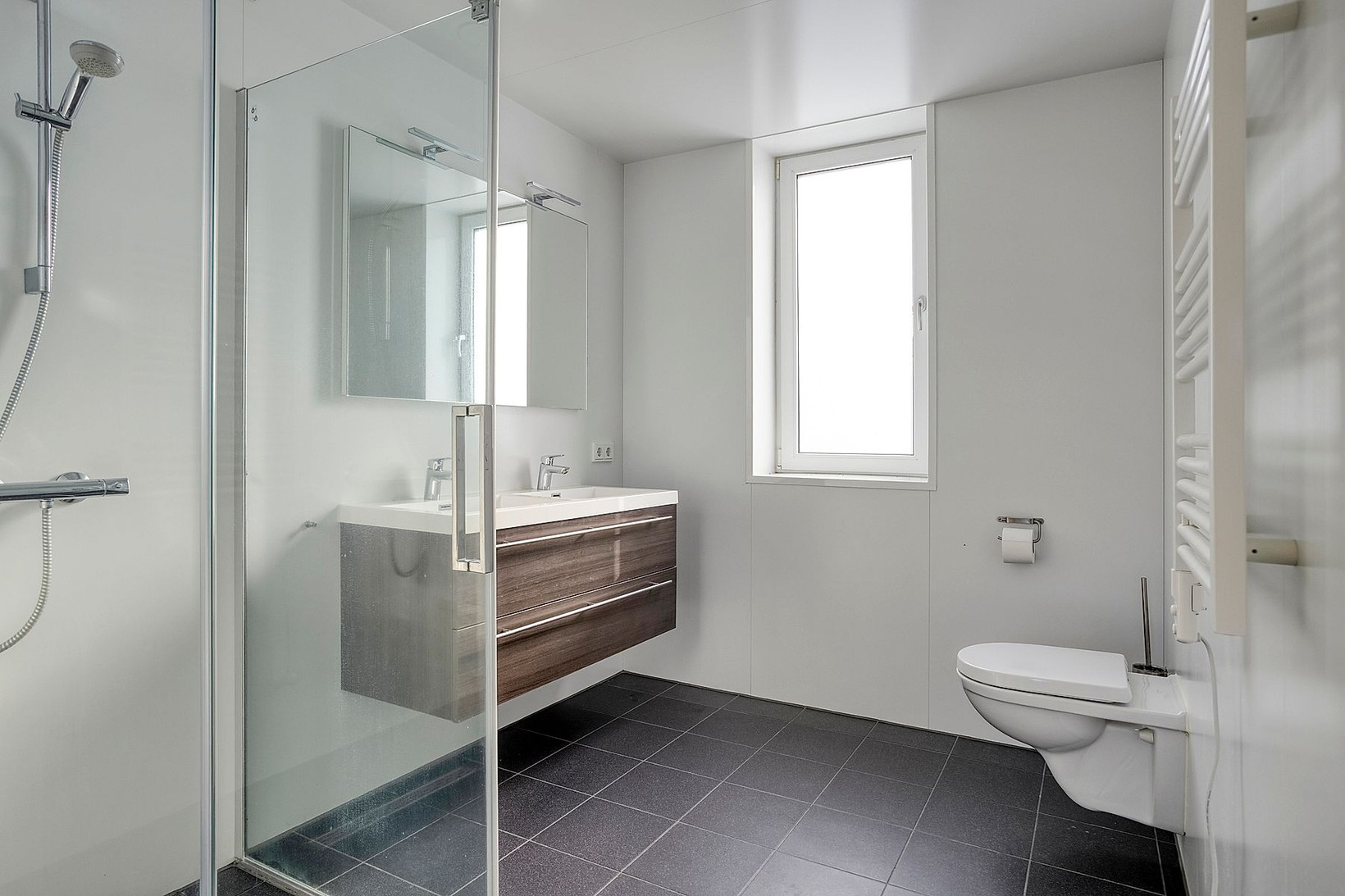 Tussenwoning te koop: Jac. van Vollenhovenstraat 245, Tilburg