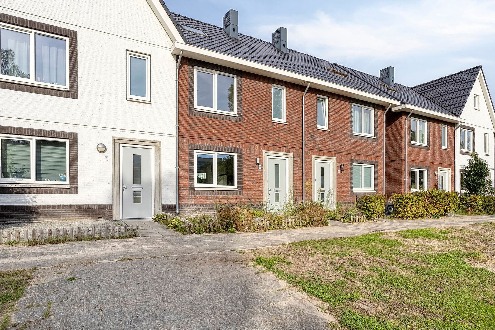 Tussenwoning te koop: Jac. van Vollenhovenstraat 245, Tilburg