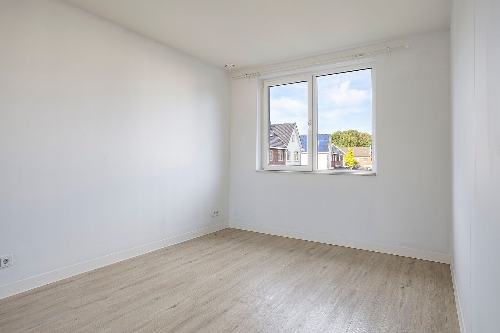 Tussenwoning te koop: Jac. van Vollenhovenstraat 245, Tilburg