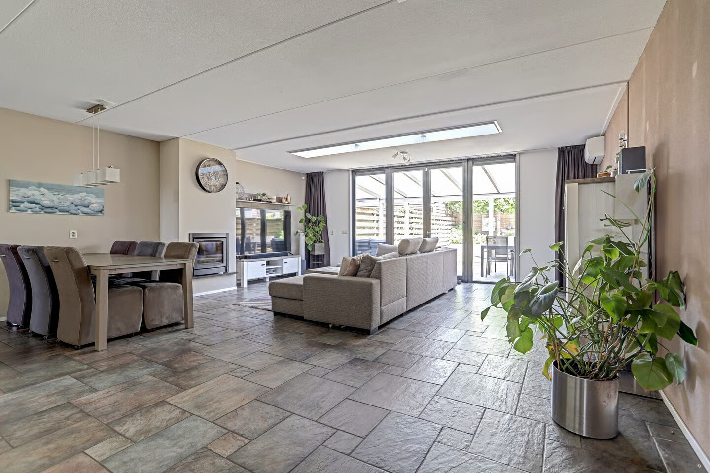 Tussenwoning te koop: Gombertstraat 11, Tilburg