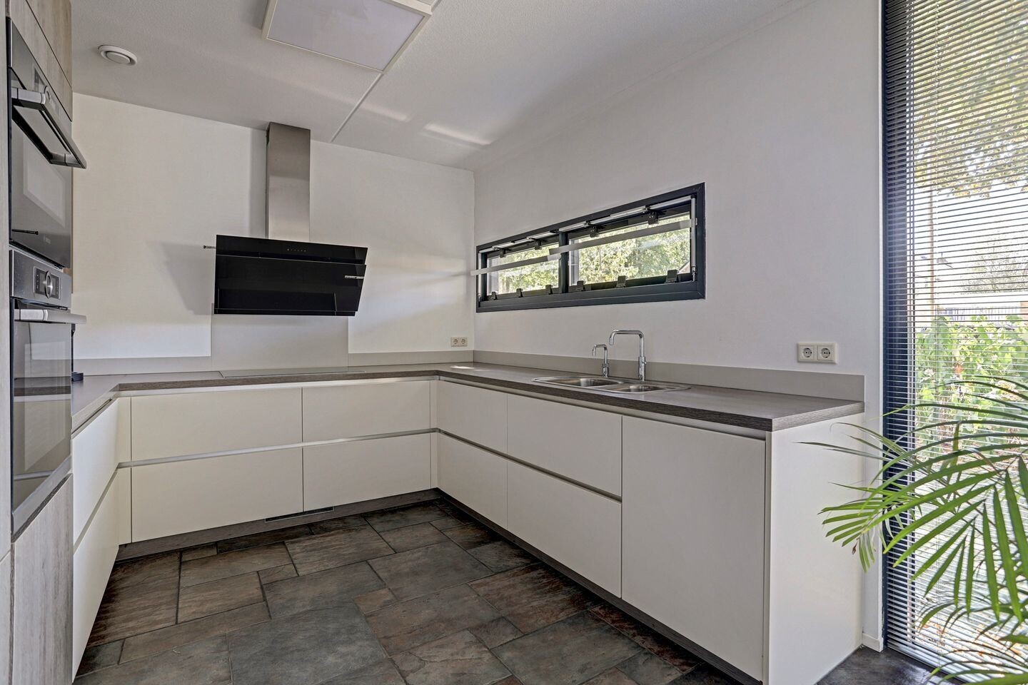 Tussenwoning te koop: Gombertstraat 11, Tilburg
