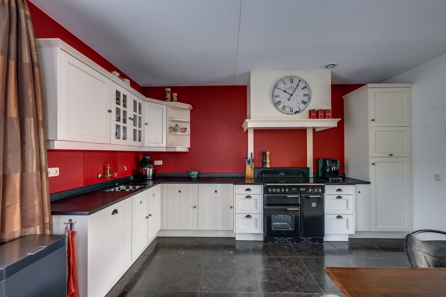 Tussenwoning te koop: Van Otterloostraat 4, Tilburg
