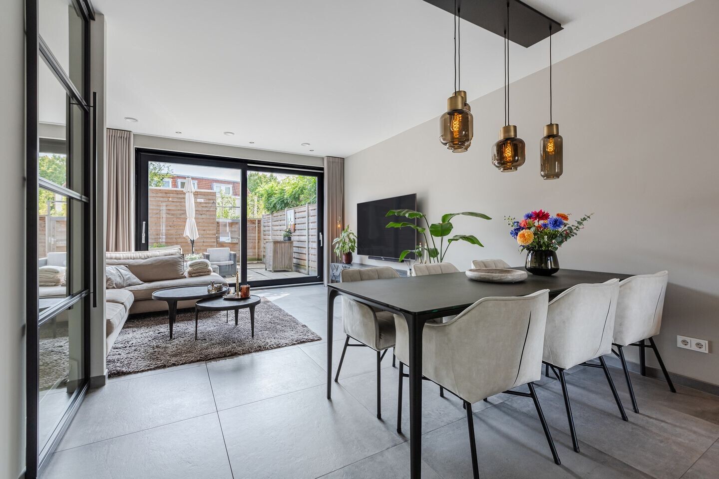 Tussenwoning te koop: Dahliahof 12, Tilburg