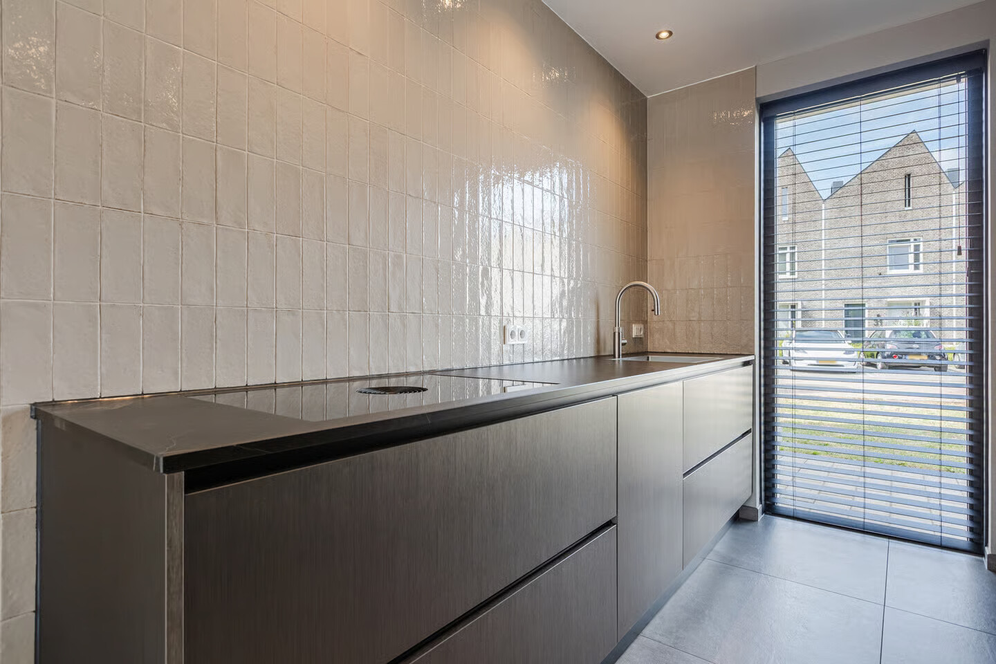 Tussenwoning te koop: Dahliahof 12, Tilburg