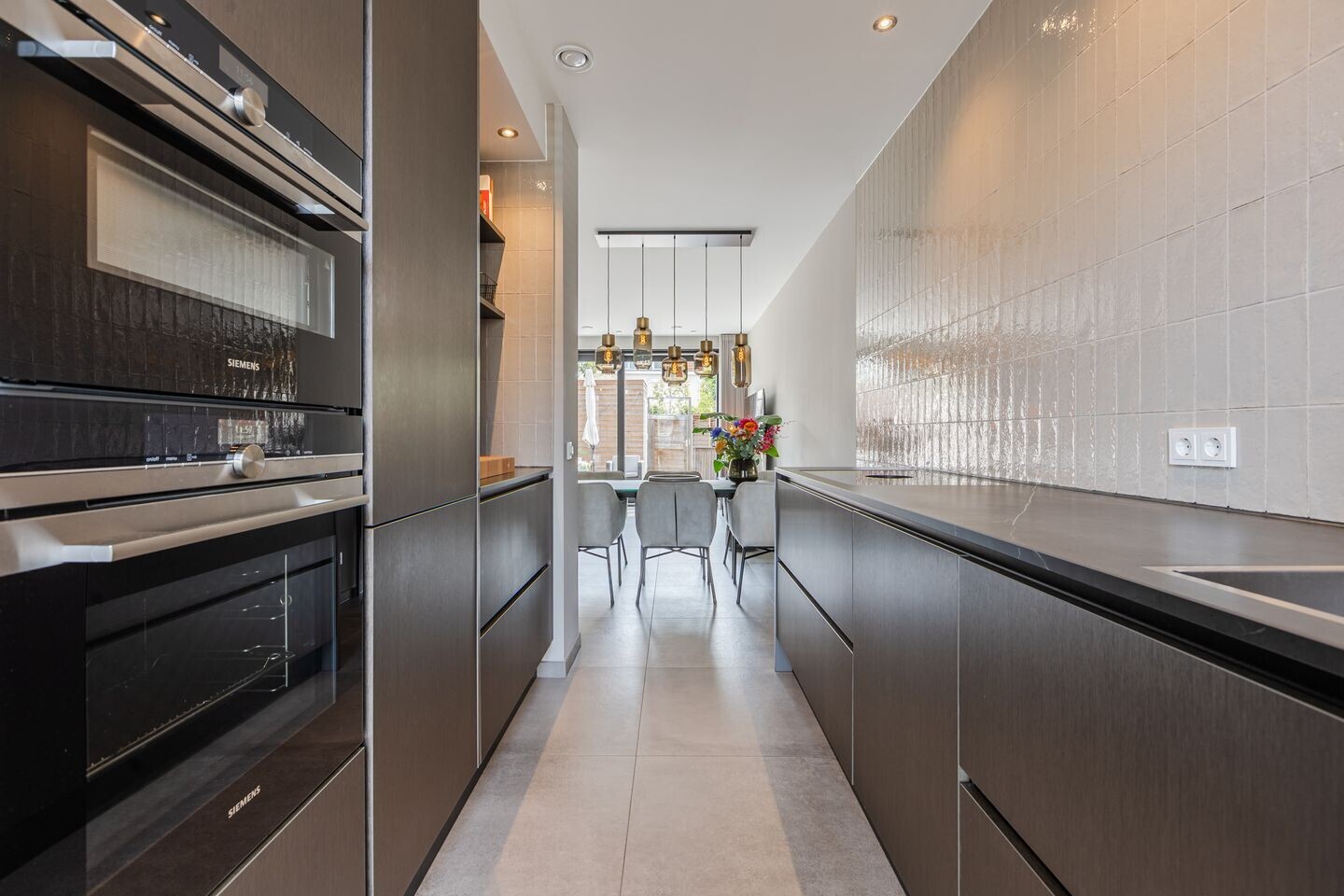 Tussenwoning te koop: Dahliahof 12, Tilburg