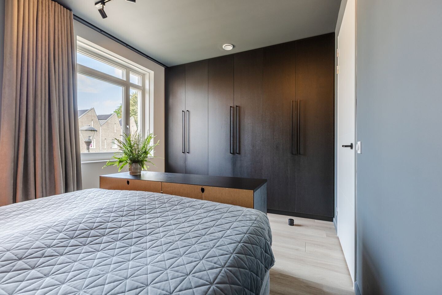 Tussenwoning te koop: Dahliahof 12, Tilburg