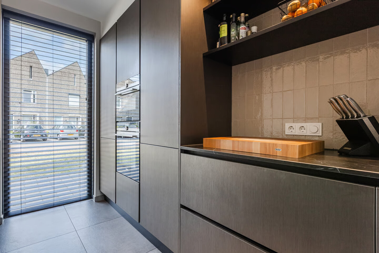 Tussenwoning te koop: Dahliahof 12, Tilburg
