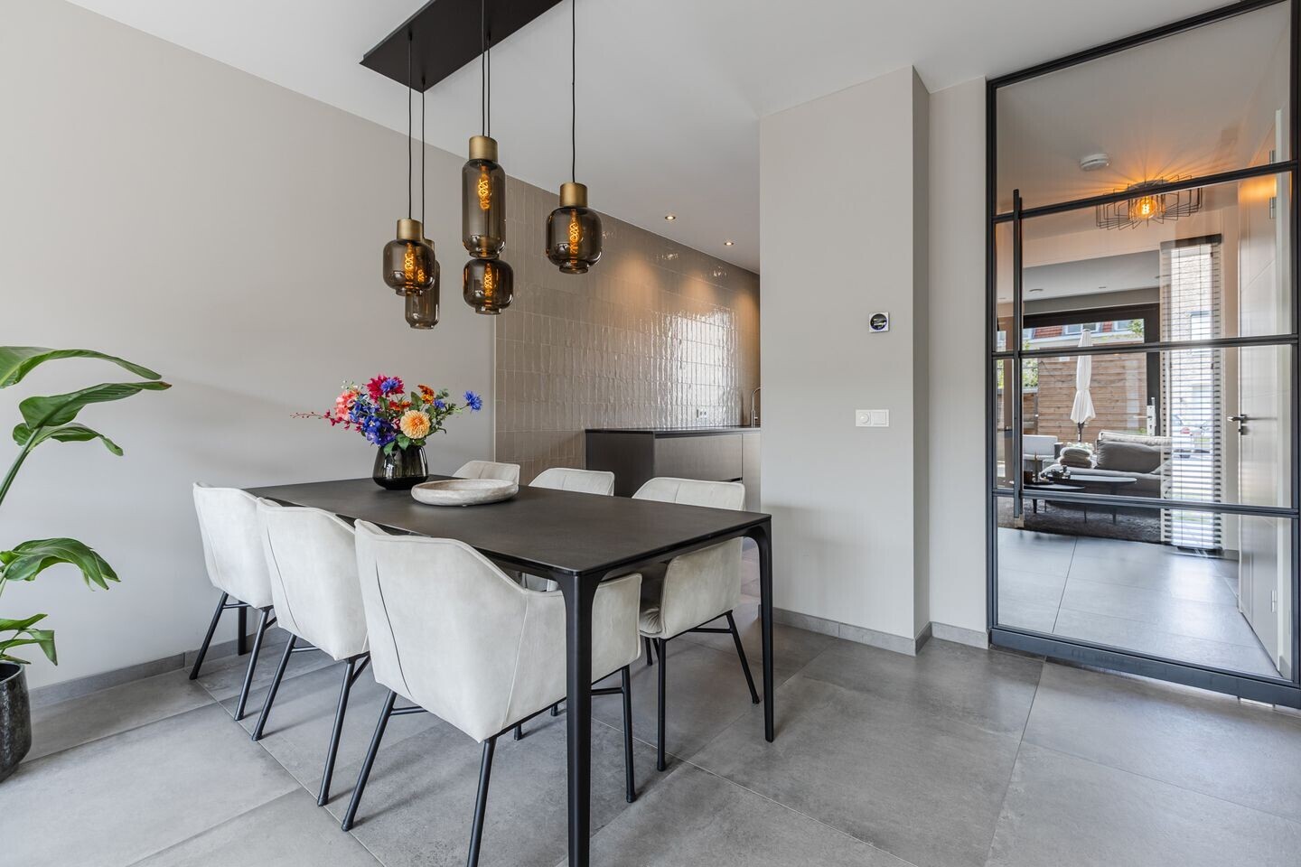 Tussenwoning te koop: Dahliahof 12, Tilburg
