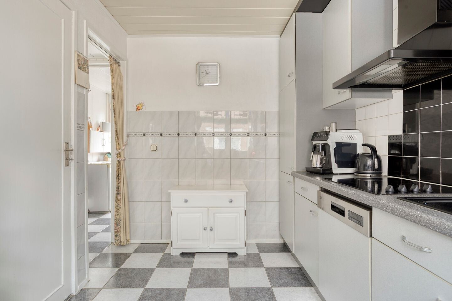 Hoekwoning te koop: Ambonstraat 1, Tilburg