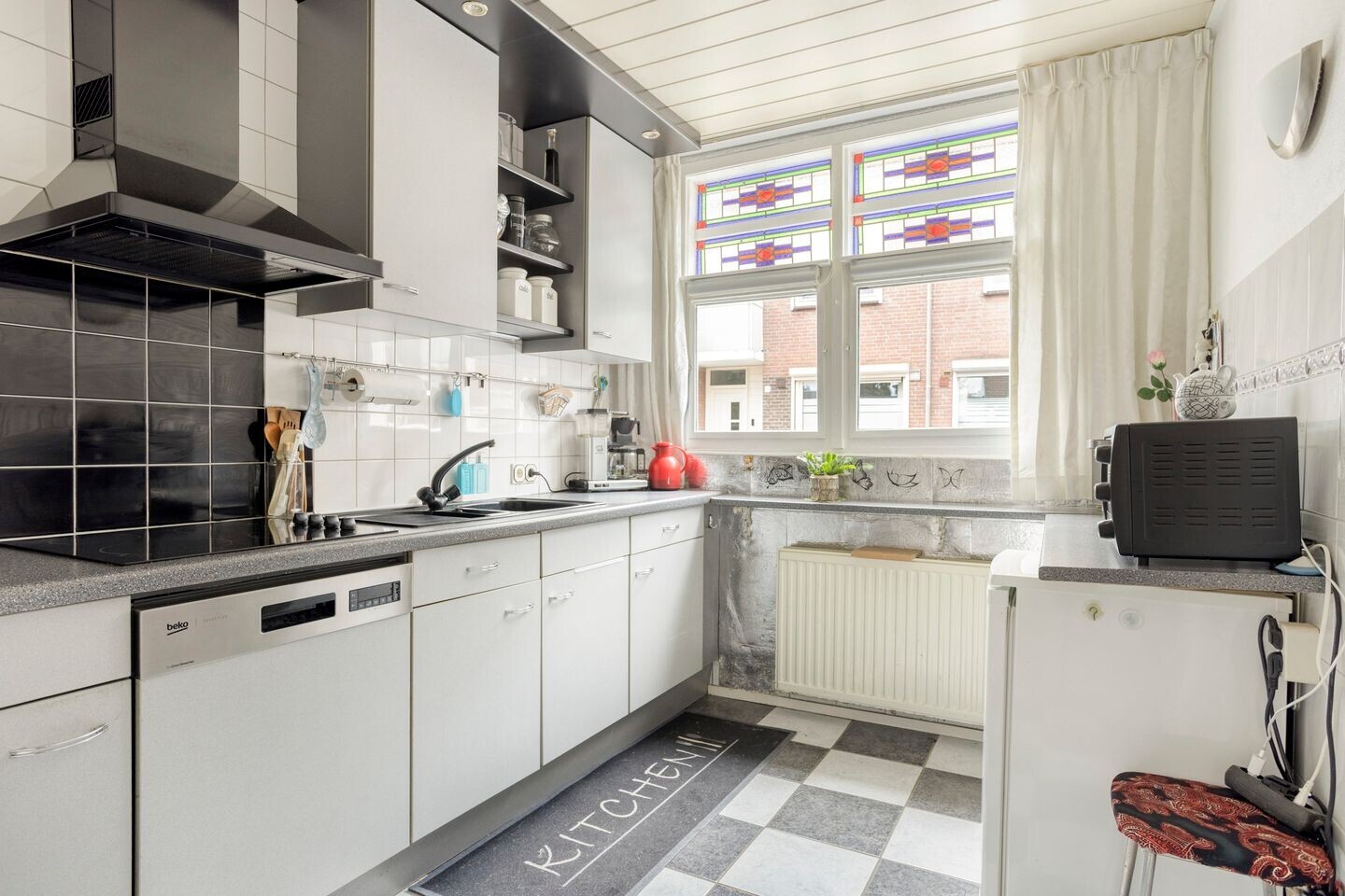 Hoekwoning te koop: Ambonstraat 1, Tilburg
