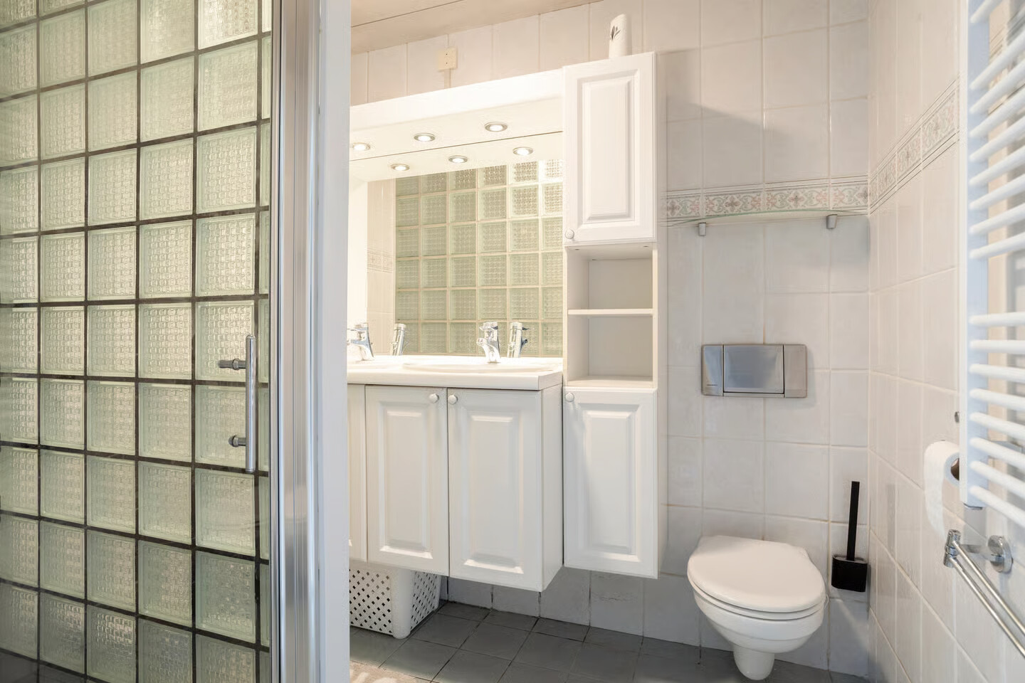 Hoekwoning te koop: Ambonstraat 1, Tilburg