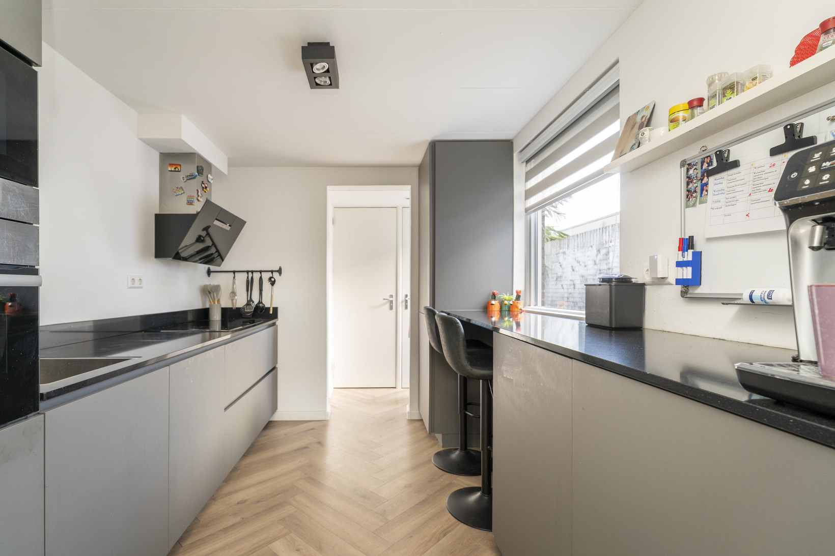 Tussenwoning te koop: Van Alphenstraat 37, Tilburg