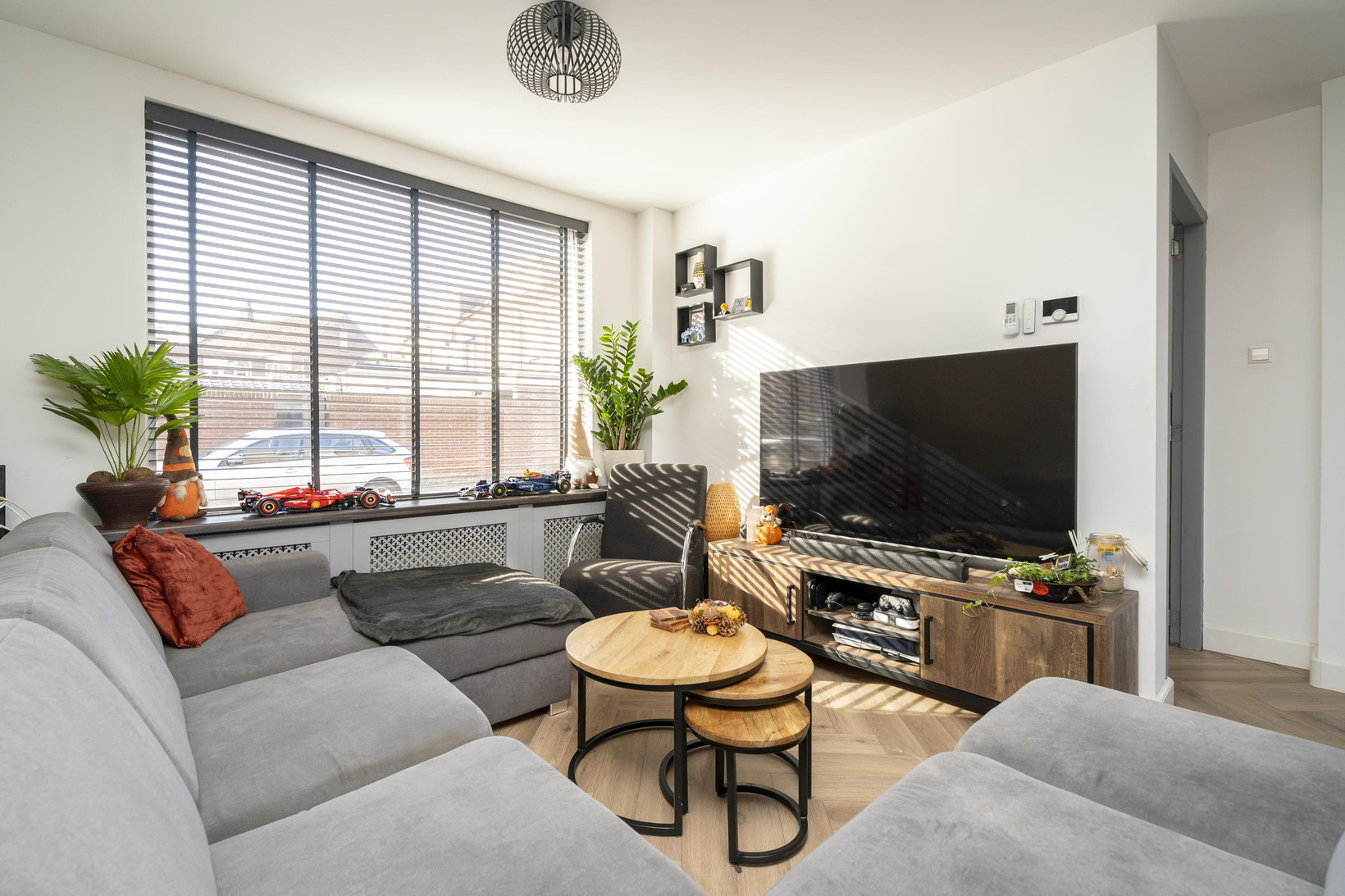 Tussenwoning te koop: Van Alphenstraat 37, Tilburg