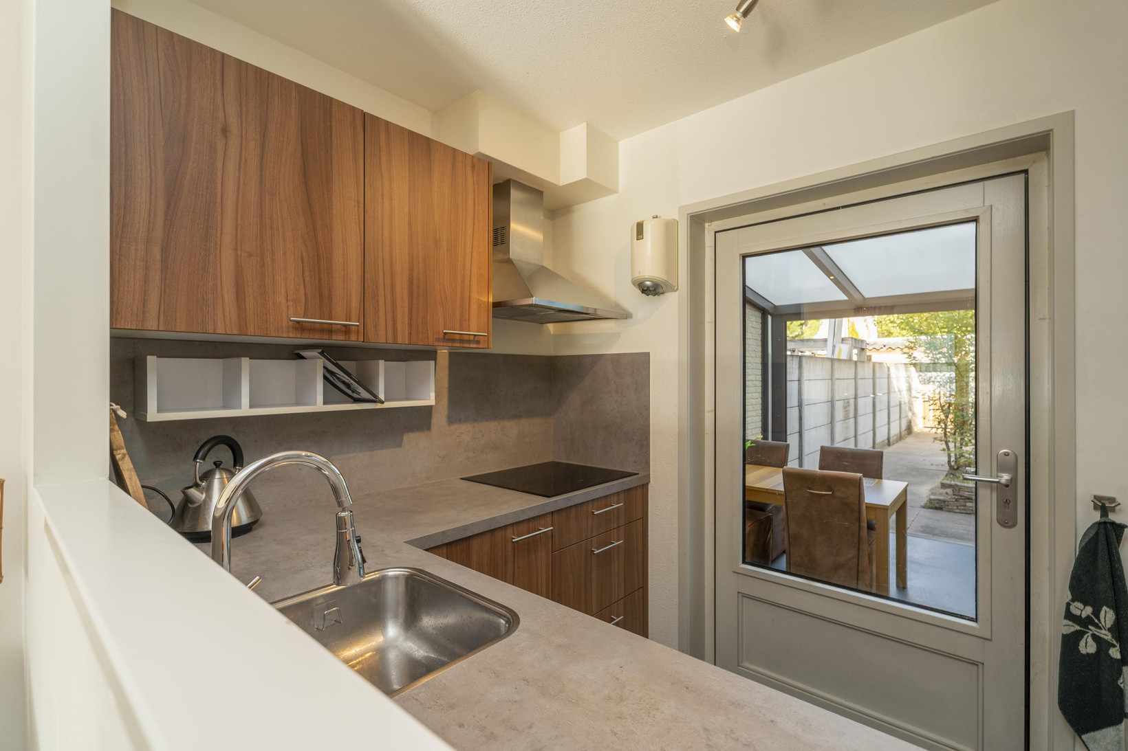 Tussenwoning te koop: Veluwestraat 10, Tilburg