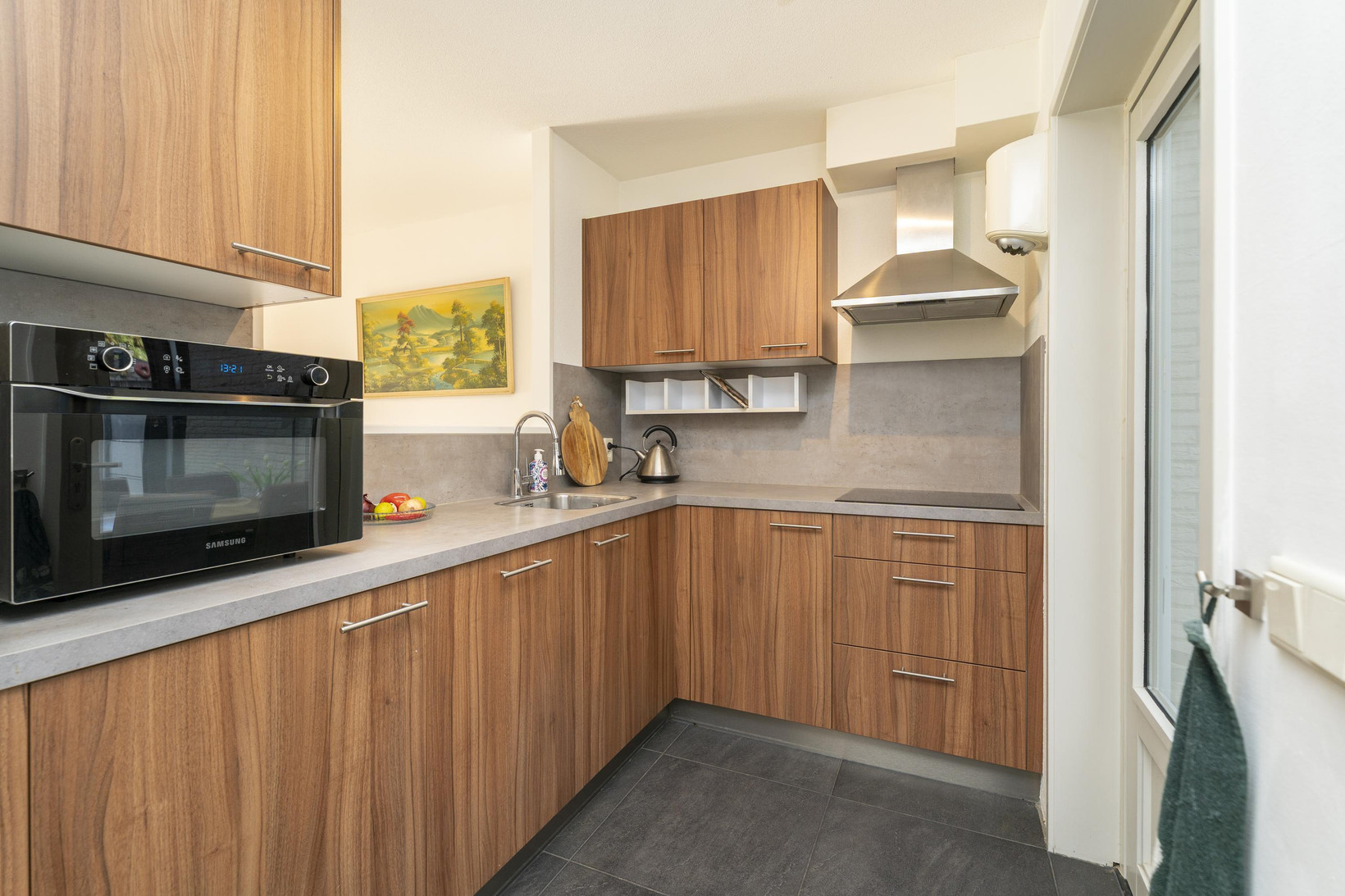 Tussenwoning te koop: Veluwestraat 10, Tilburg