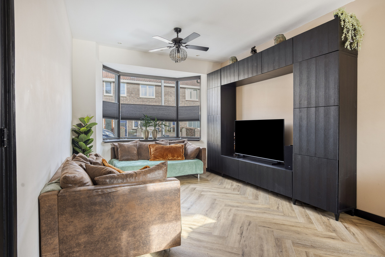 Hoekwoning te koop: Jan Maurits van Nassaustraat 38, Tilburg