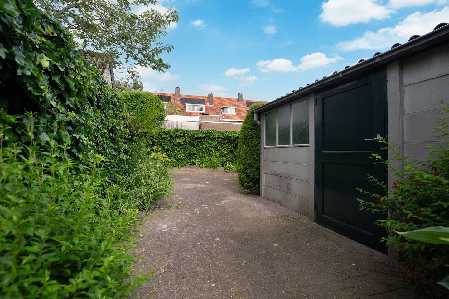 Tussenwoning te koop: Van Heutszstraat 54, Tilburg