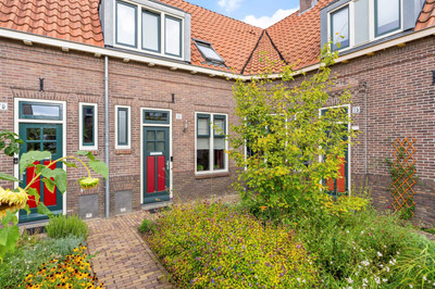 Veestraat 77