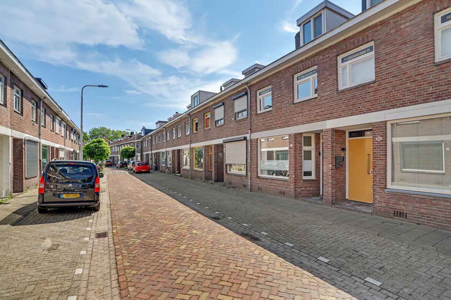 Tussenwoning te koop: Hobbemastraat 32, Tilburg