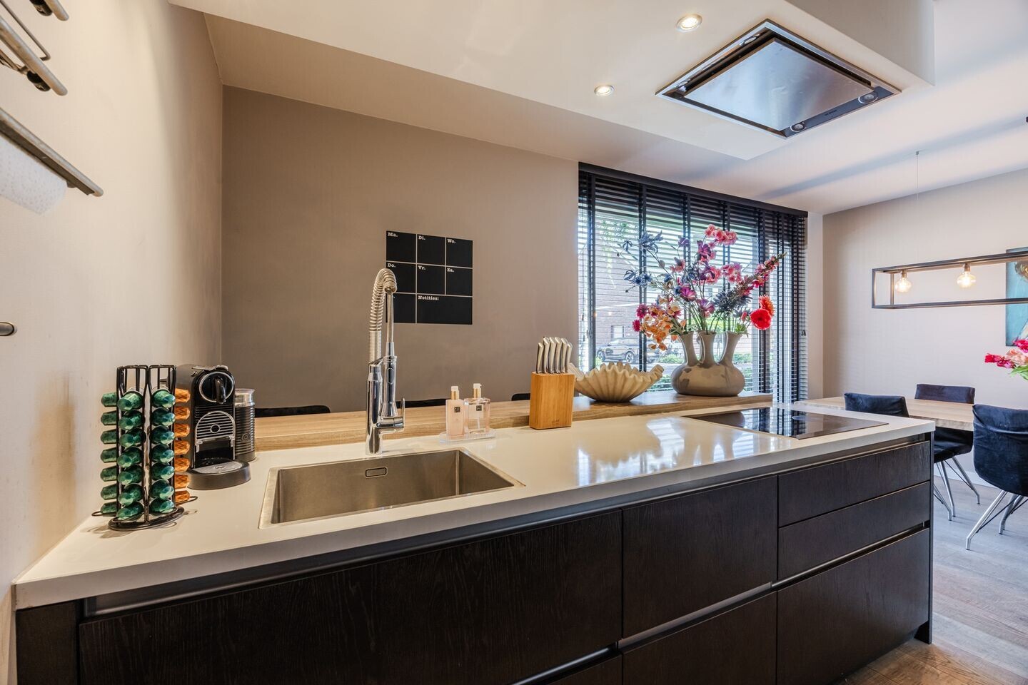 Tussenwoning te koop: Zierikzeestraat 12, Tilburg