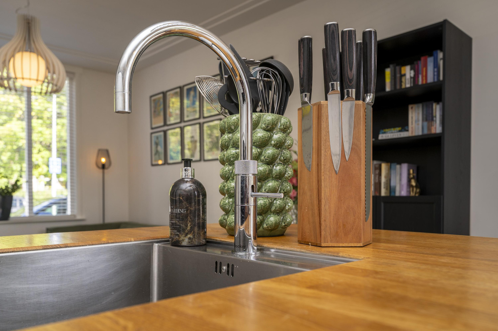Tussenwoning te koop: Primus van Gilsstraat 24, Tilburg