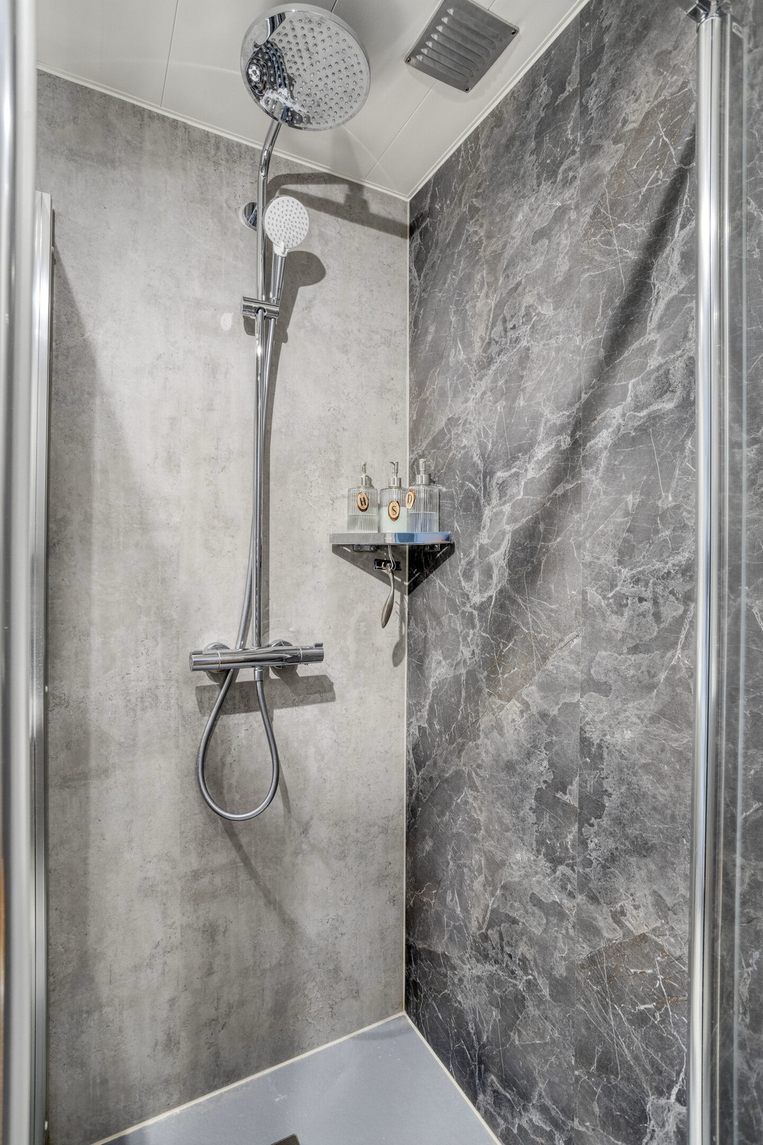 Tussenwoning te koop: Saliehof 13, Tilburg