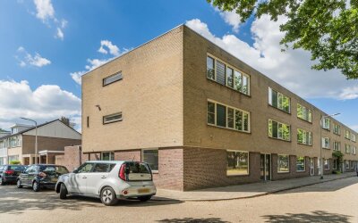 Karmijnstra. 52