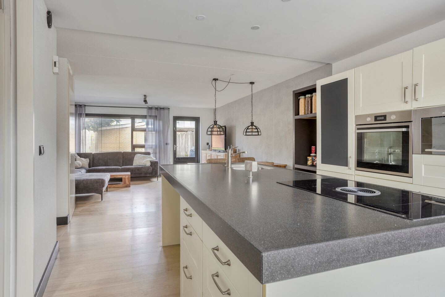 Tussenwoning te koop: Margratenplein 7, Tilburg