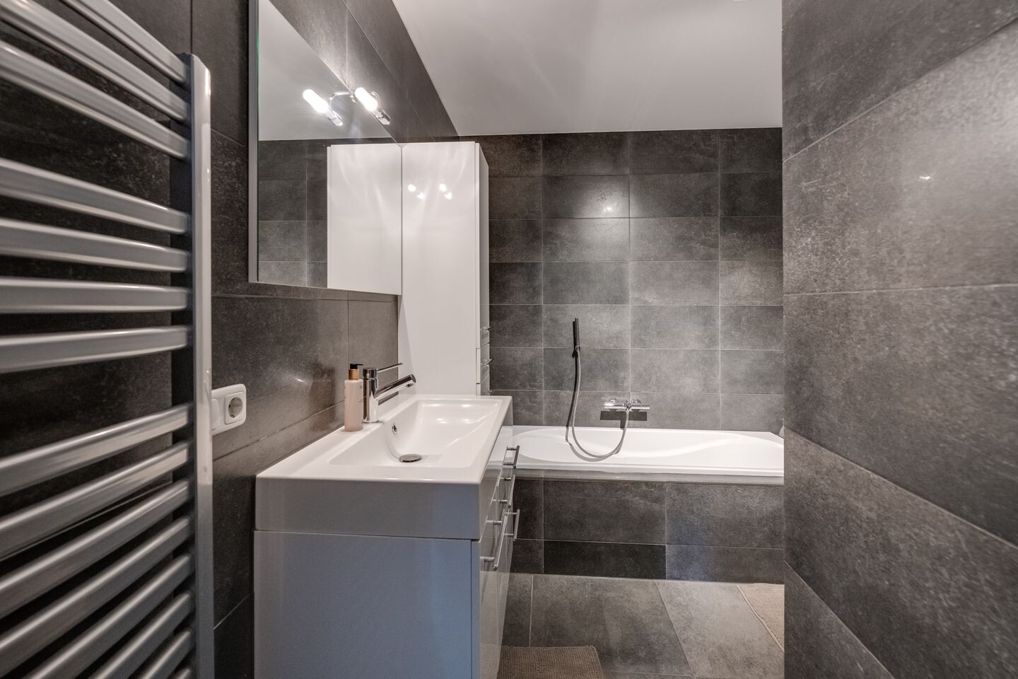 Tussenwoning te koop: Kapelstraat 26B, Tilburg