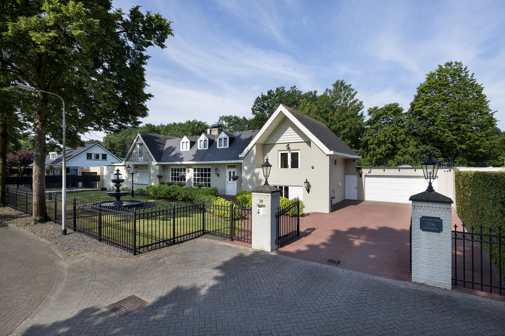 Hoekwoning te koop: Debussylaan 39, Tilburg