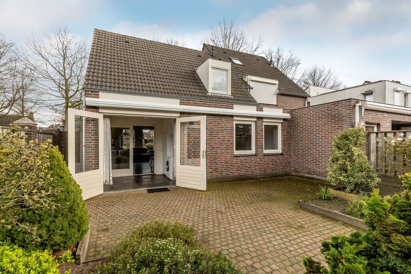 Twee-onder-één-kap te koop: Glazenmaker 2, Oost West En Middelbeers