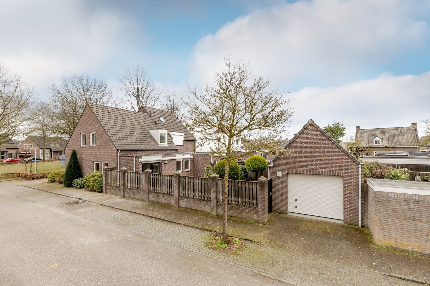 Twee-onder-één-kap te koop: Glazenmaker 2, Oost West En Middelbeers