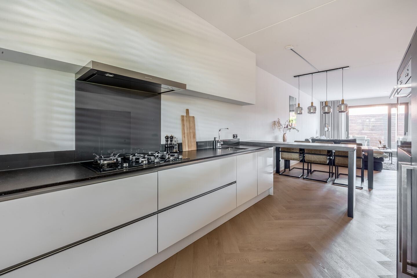 Tussenwoning te koop: Floris V-laan 11B, Waalwijk