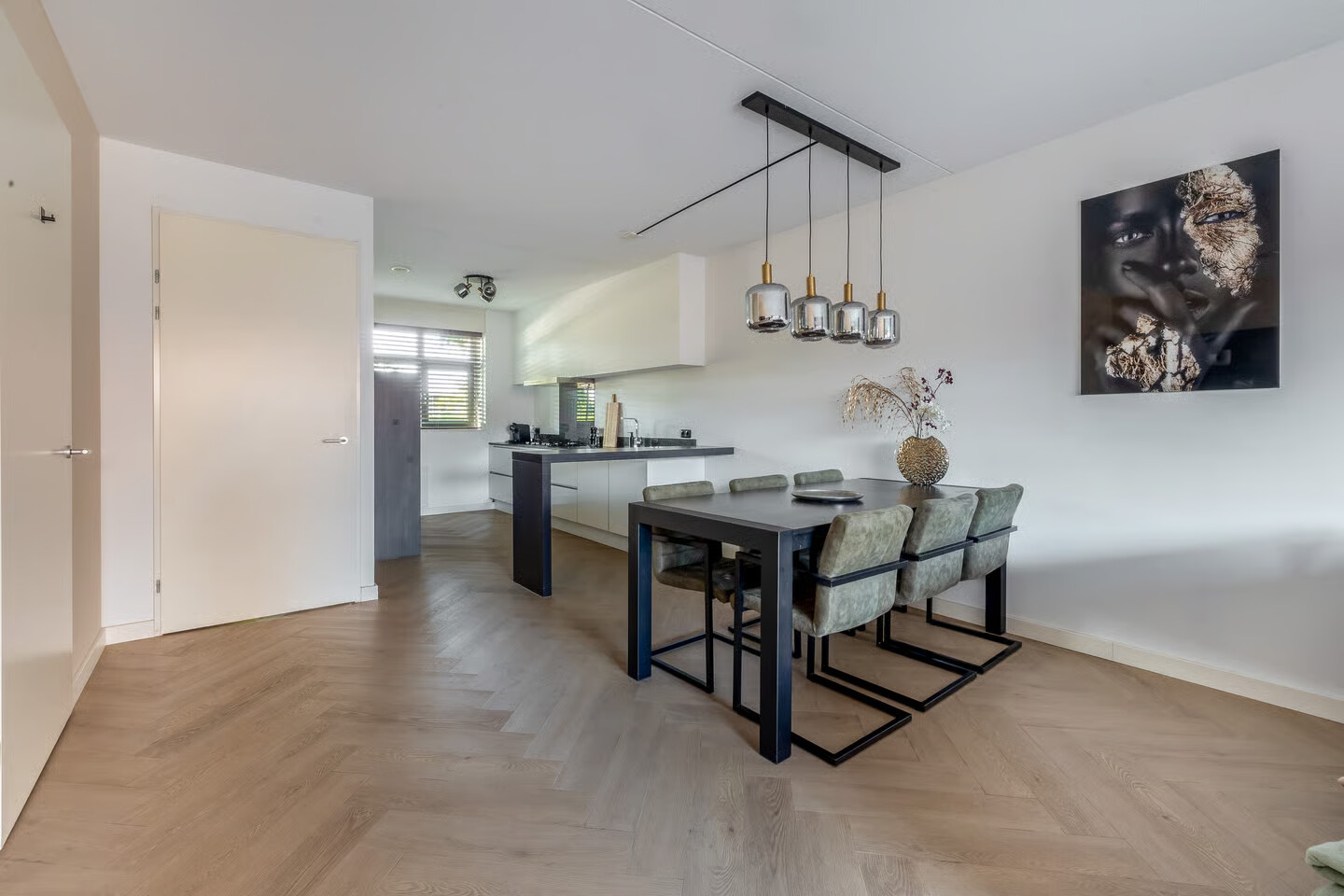 Tussenwoning te koop: Floris V-laan 11B, Waalwijk