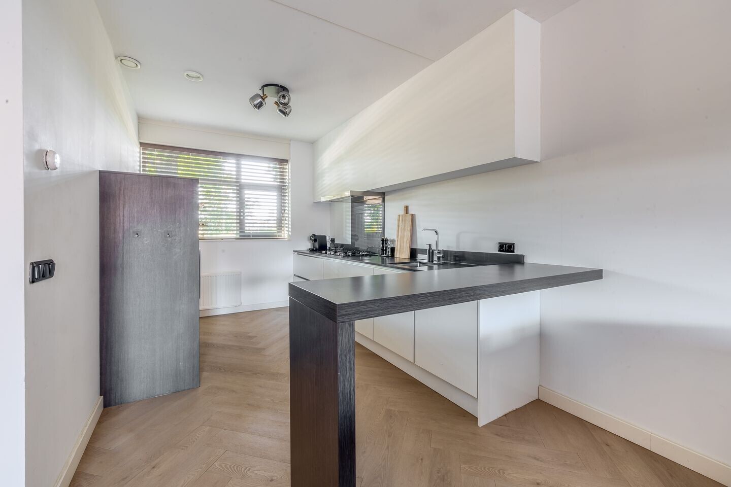 Tussenwoning te koop: Floris V-laan 11B, Waalwijk