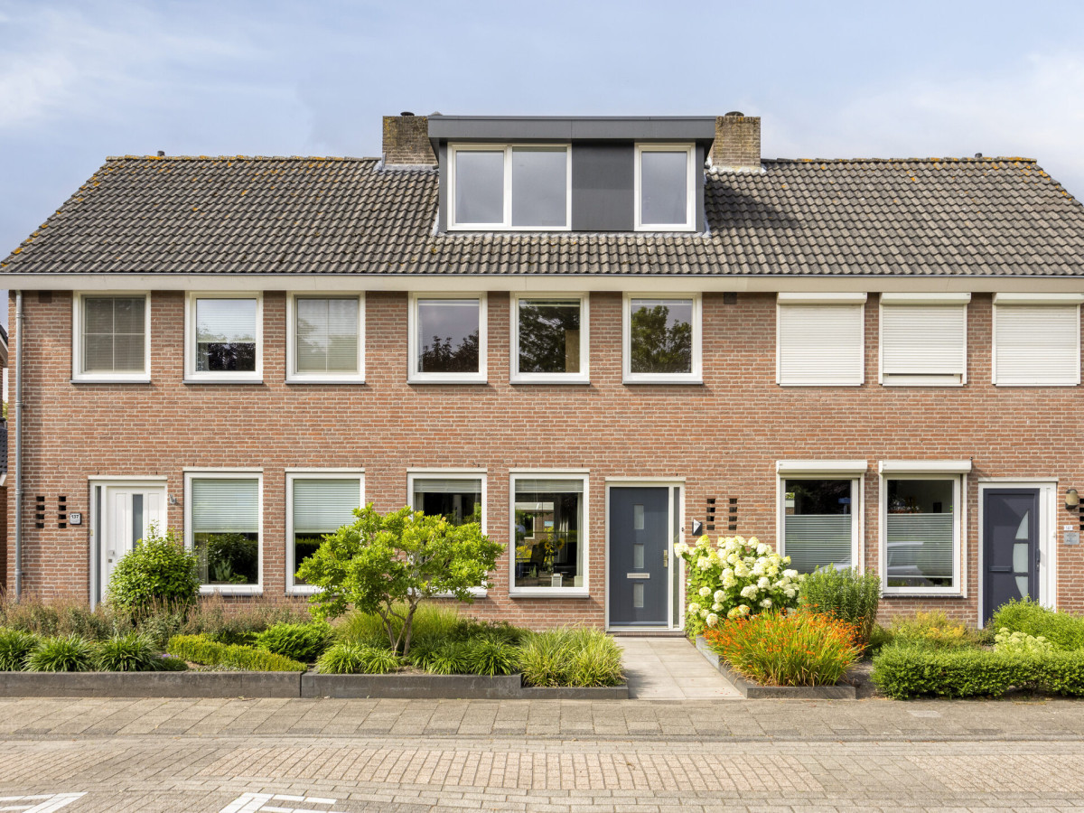Tussenwoning te koop: Floris V-laan 11C, Waalwijk