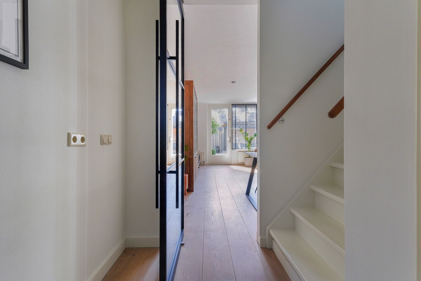 Hoekwoning te koop: Kerkstraat 26, Waalwijk