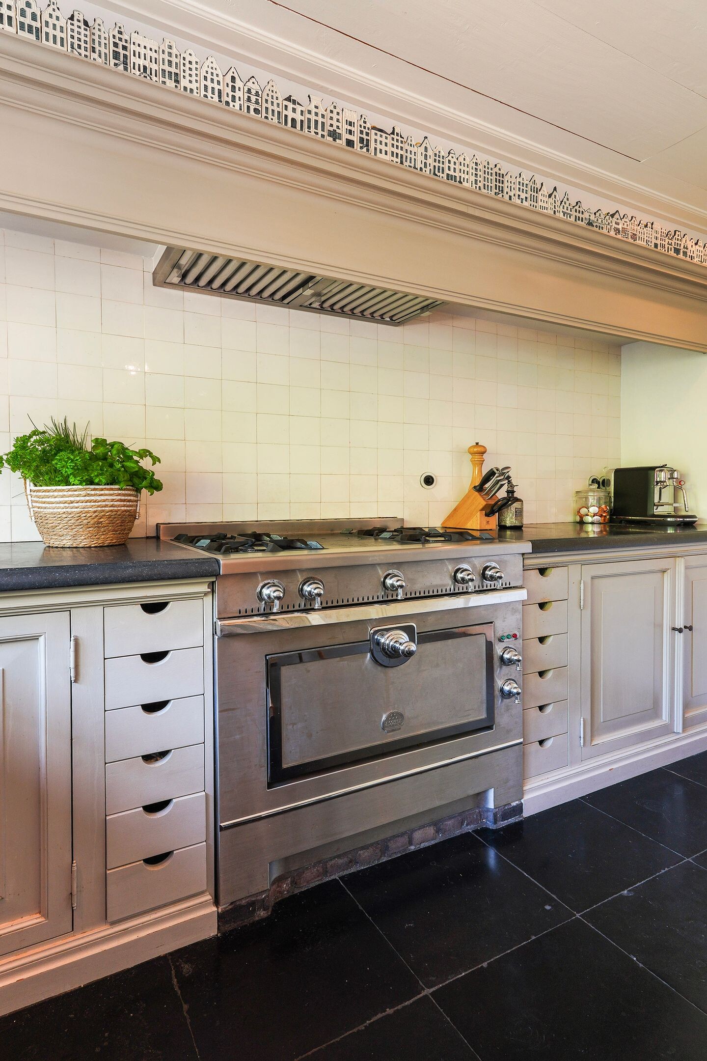 Vrijstaande woning te koop: van Brederodelaan 9, Waalwijk