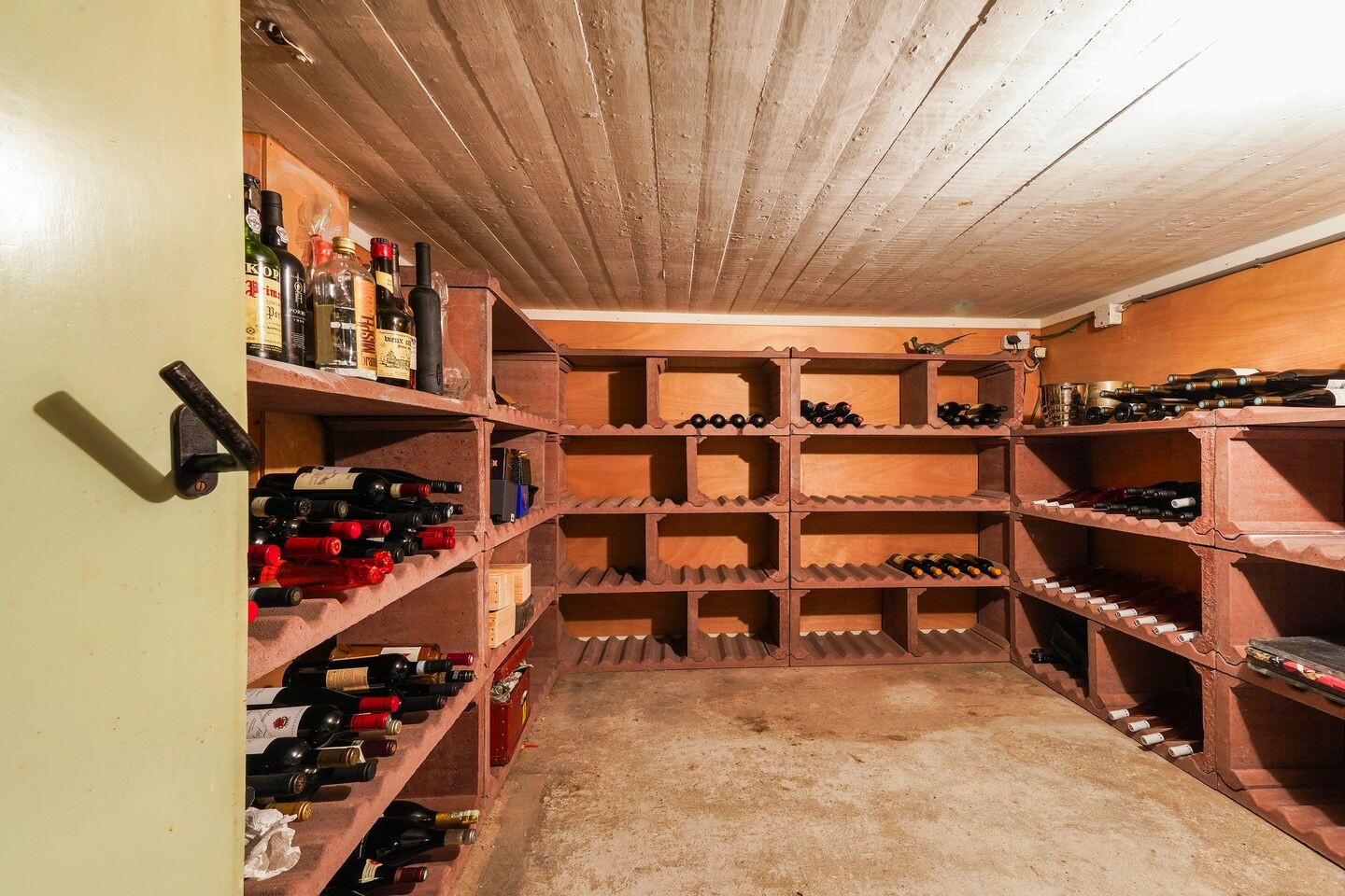 Vrijstaande woning te koop: van Brederodelaan 9, Waalwijk