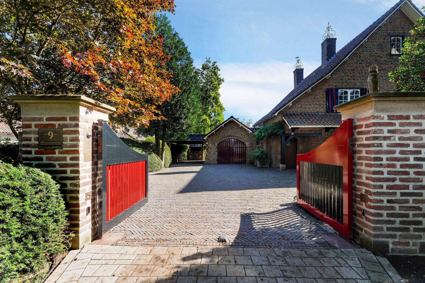 Vrijstaande woning te koop: van Brederodelaan 9, Waalwijk