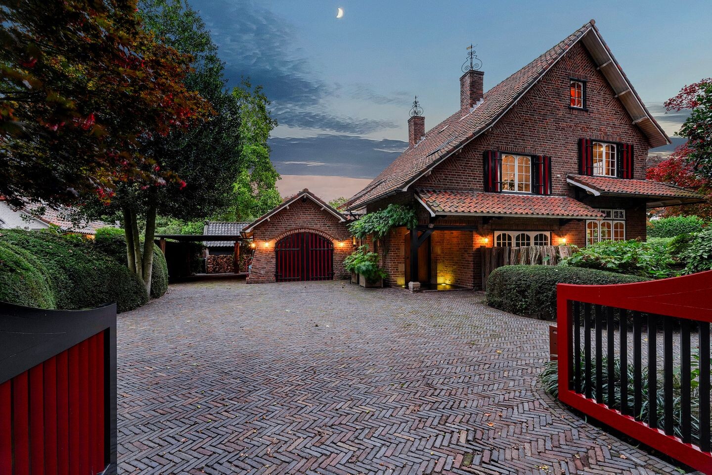 Vrijstaande woning te koop: van Brederodelaan 9, Waalwijk