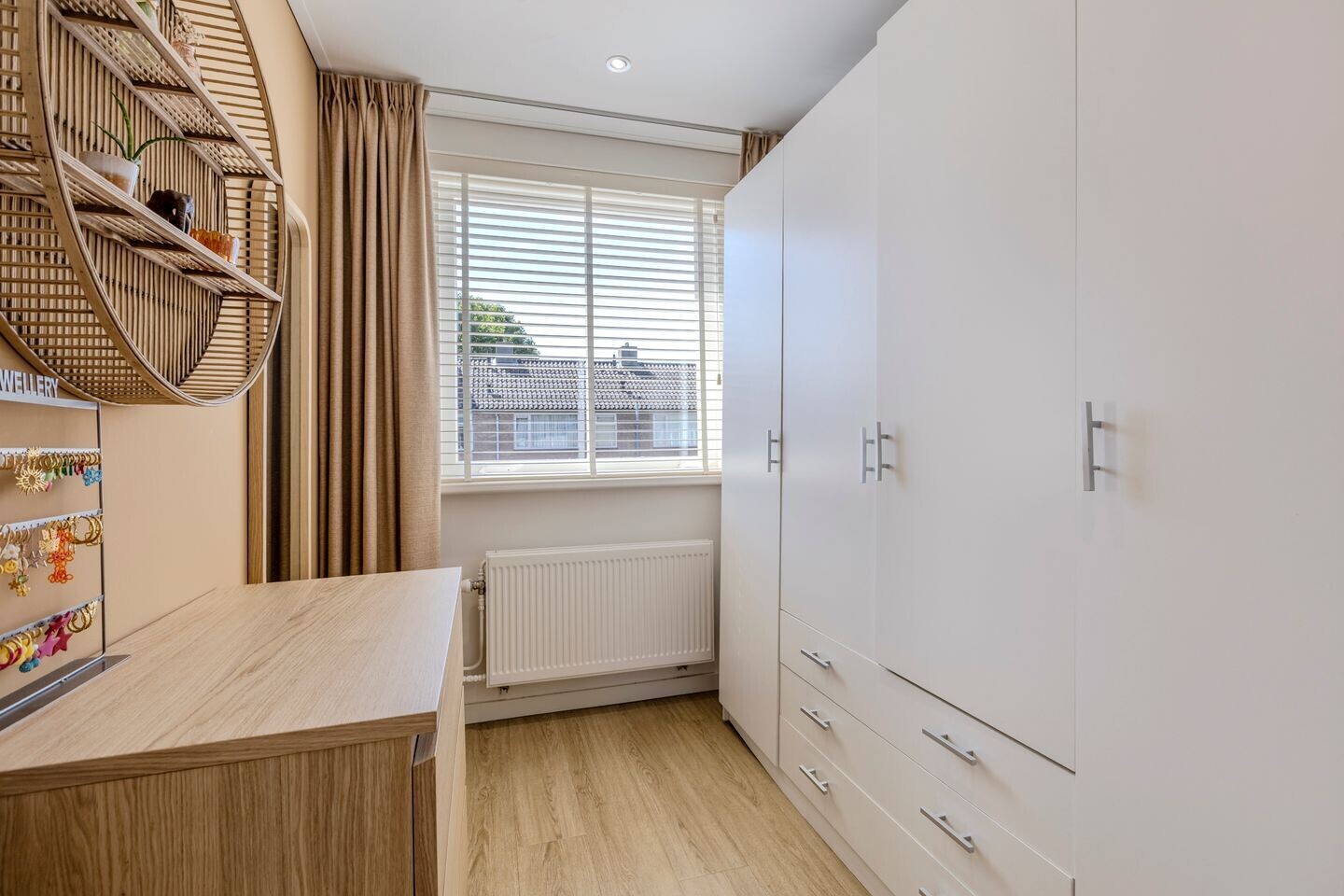 Hoekwoning te koop: Dr. Donker Curtiusstraat 6, Waalwijk