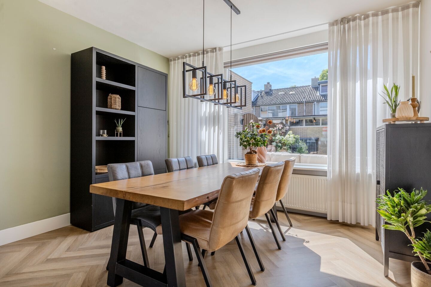 Hoekwoning te koop: Dr. Donker Curtiusstraat 6, Waalwijk