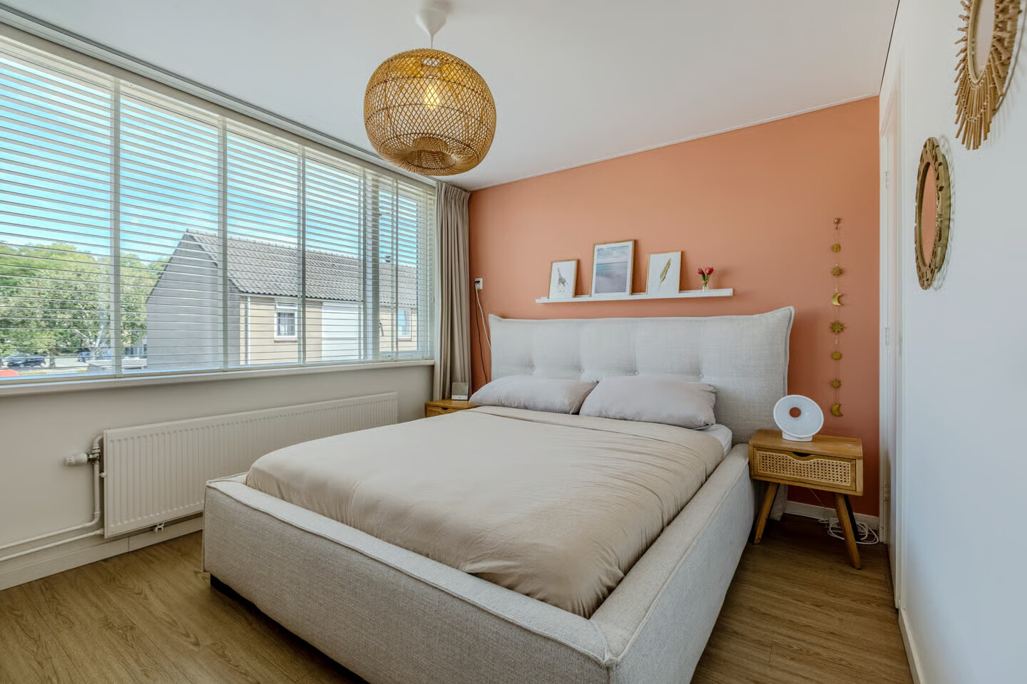 Hoekwoning te koop: Dr. Donker Curtiusstraat 6, Waalwijk